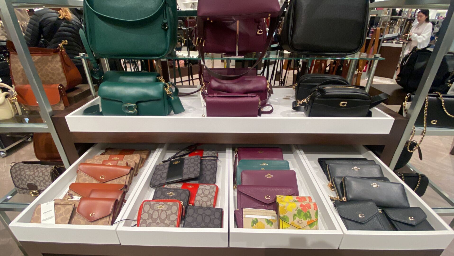 Von Maur opens